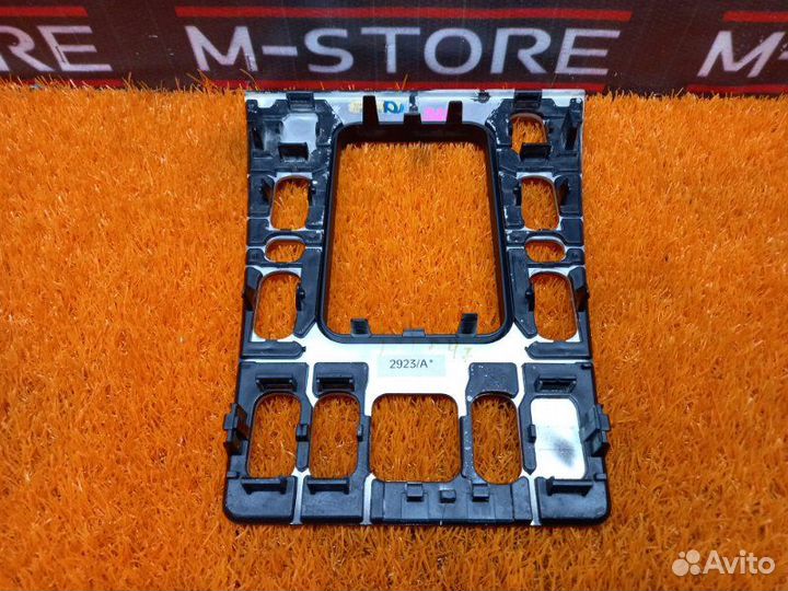 Накладка центральной консоли Mercedes-Benz E-Class