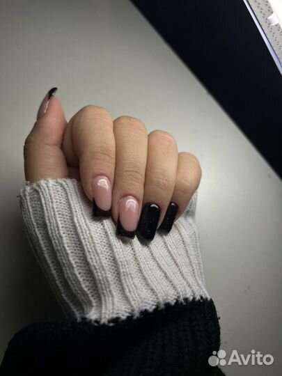 Модель на маникюр