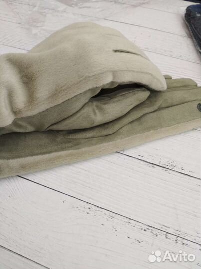 Перчатки женские новые. Чёрные и зелёные