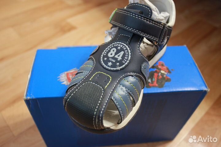 Сандали новые