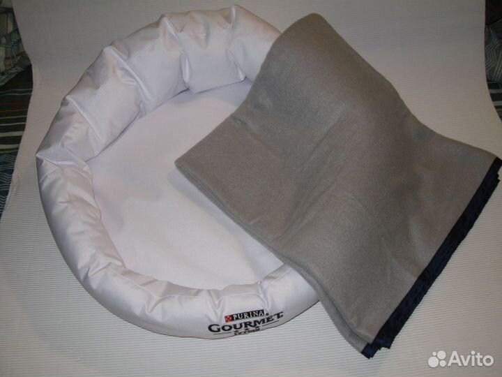 Лежанка для кошек + плед