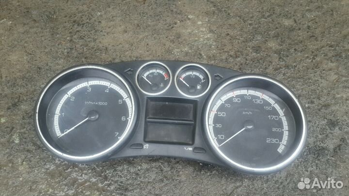 Peugeot 408 панель приборов