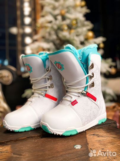 Ботинки горнолыжные на шнуровке белые