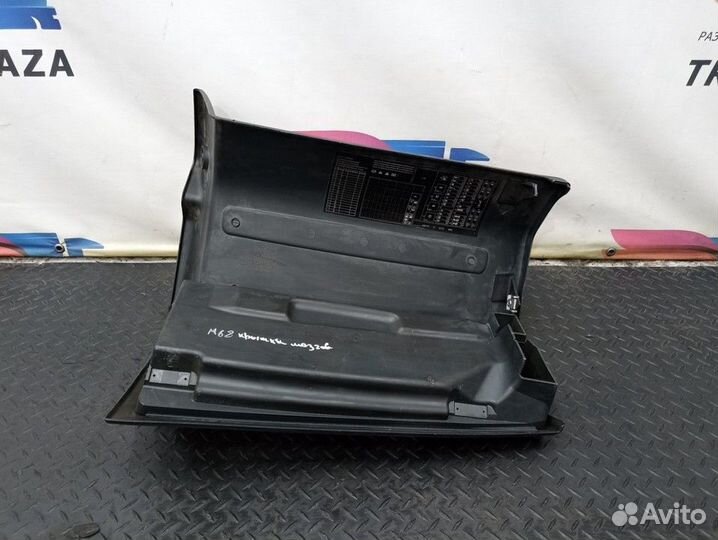 81617016205 Передняя панель салона правая