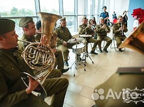 Музыканты на майские праздники. Оркестр. Концерт