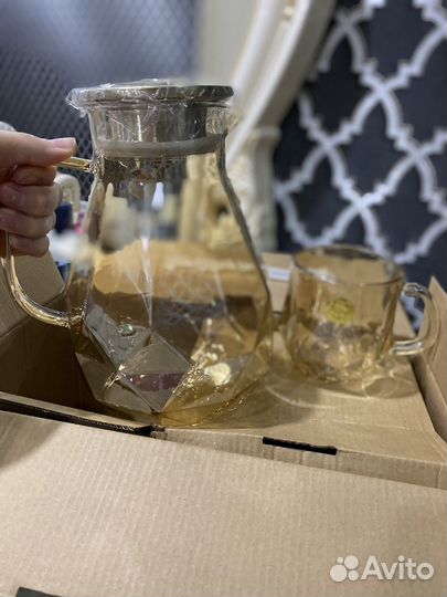 Кувшин со стаканами