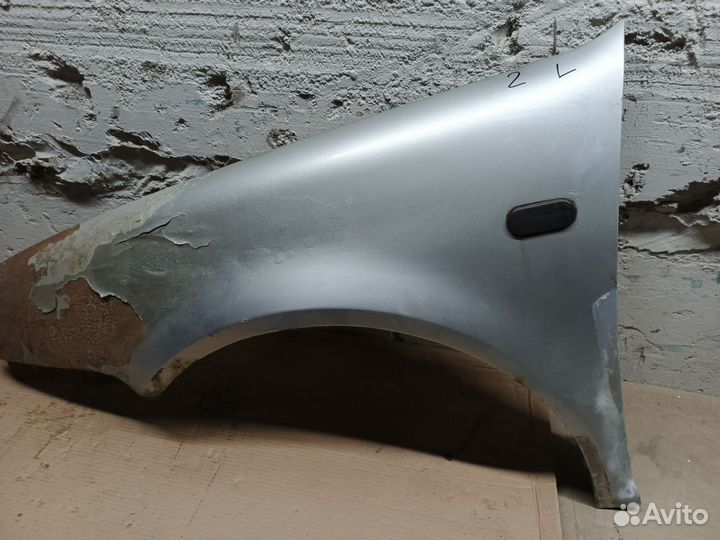 Крыло переднее левое Golf 4