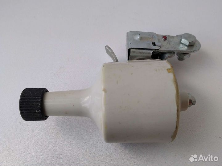 Устройство вырабатывает ток на вело динамо