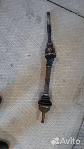 Привод (приводной вал) передний правый Citroen Ds3