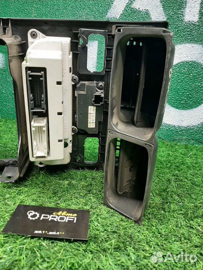 В наличии: Рамка магнитолы для Ford Mondeo 3