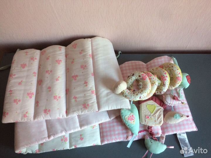 Мягкий бортик и игрушка на кроватку