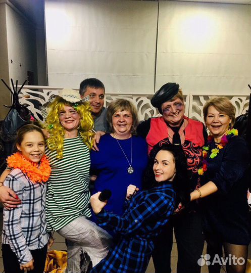 Ведущая, Организатор