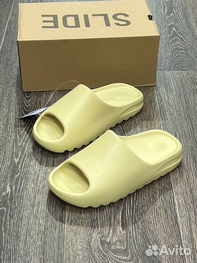 Тапки adidas Yeezy Slide