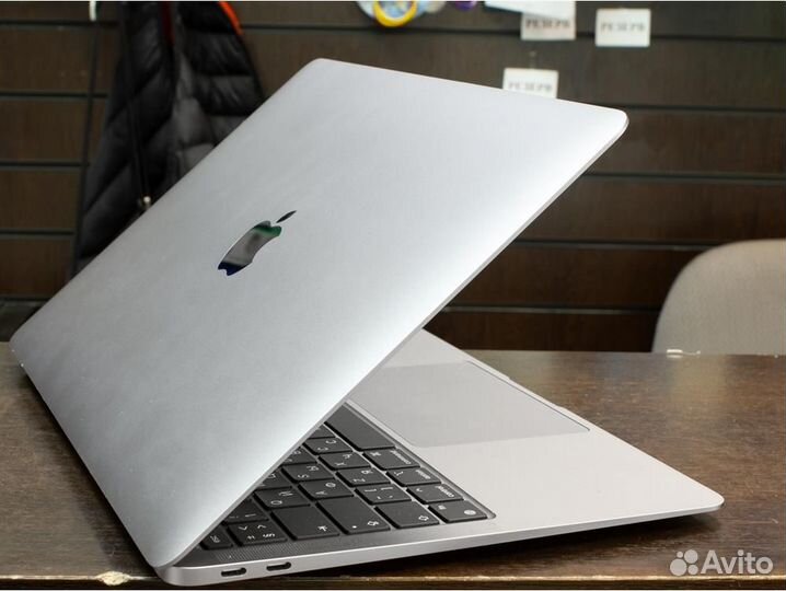Ноутбук Apple MacBook Air 13 2020 (M1, 8/256 GB, S