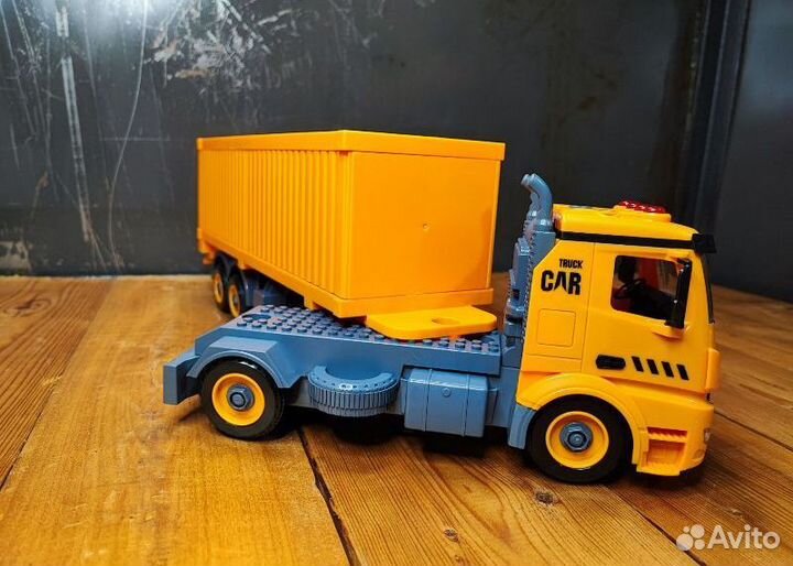 Автомобиль. Игрушка для юных инженеров