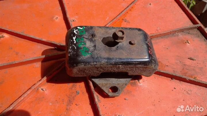 Опора двигателя левая mitsubishi pajero sport KH8W