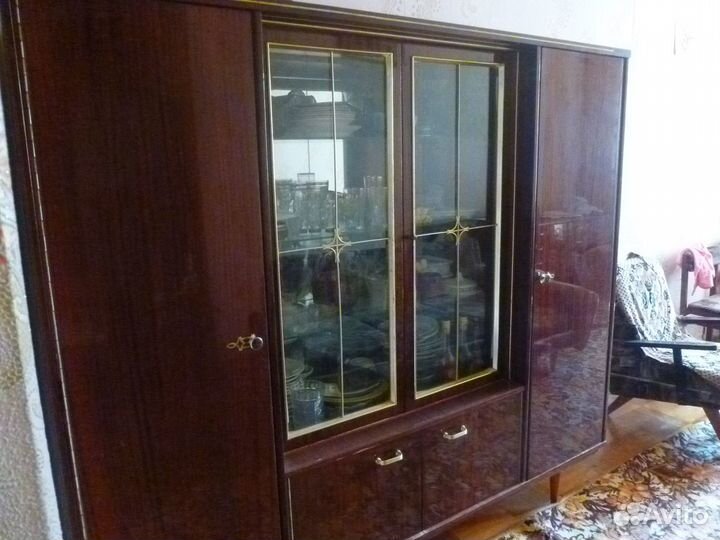 Продаётся шкаф-сервант 