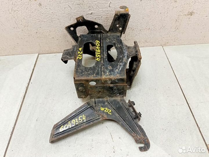 Кронштейн аккумулятора