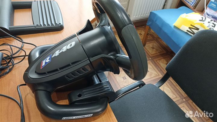 Игровой руль с педалями Saitek R440