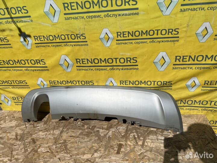 Накладка бампера Nissan Terrano D10