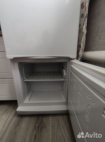 Холодильник indesit