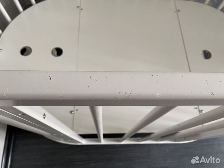 Детская кроватка с маятником