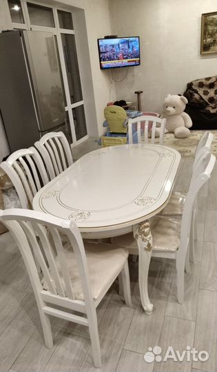 Стол и стулья