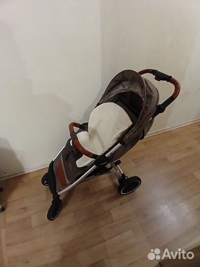 Прогулочная коляска всесезонная