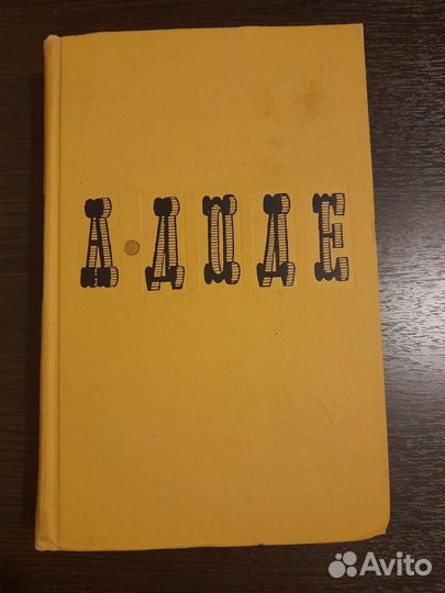 Книги разные, в основном художественная литература