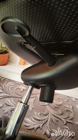 Офисное кресло