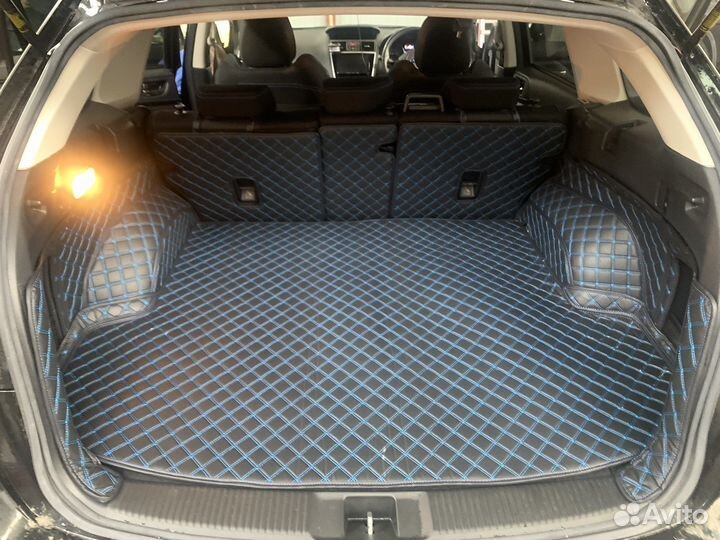 3d коврики в багажник Toyota Sienna