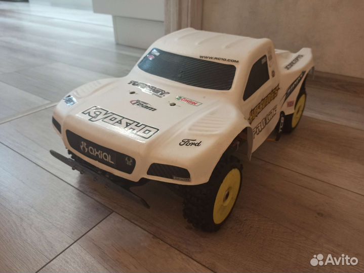 Радиоуправляемая модель team associated sc8