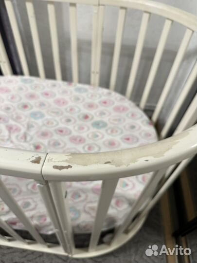 Детская кроватка с маятником