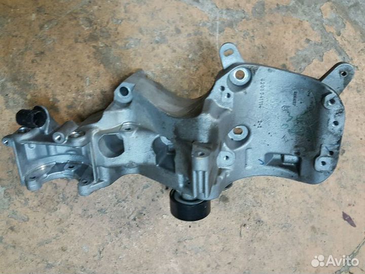 Кронштейн навесного 8200941114 лада ларгус