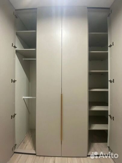 Шкаф распашной современный