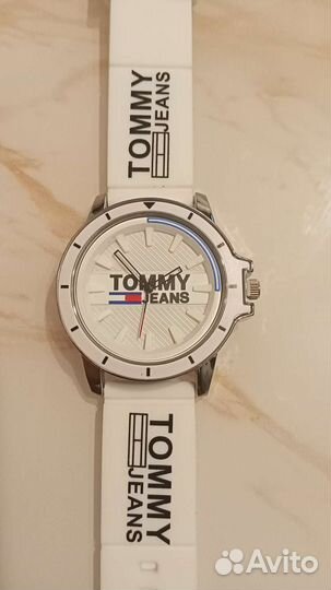 Tommy hilfiger часы белые