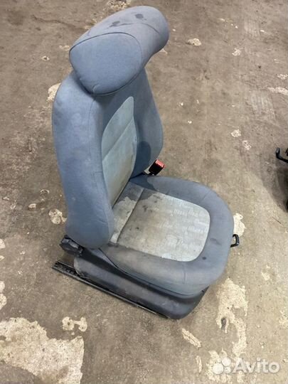 Сиденье переднее правое Skoda Fabia 6Y2 AME 2001