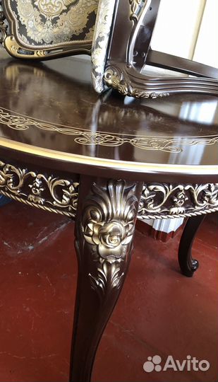 Стол и стулья 