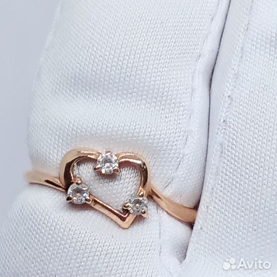 Кольцо с синтетическим камнем Золото