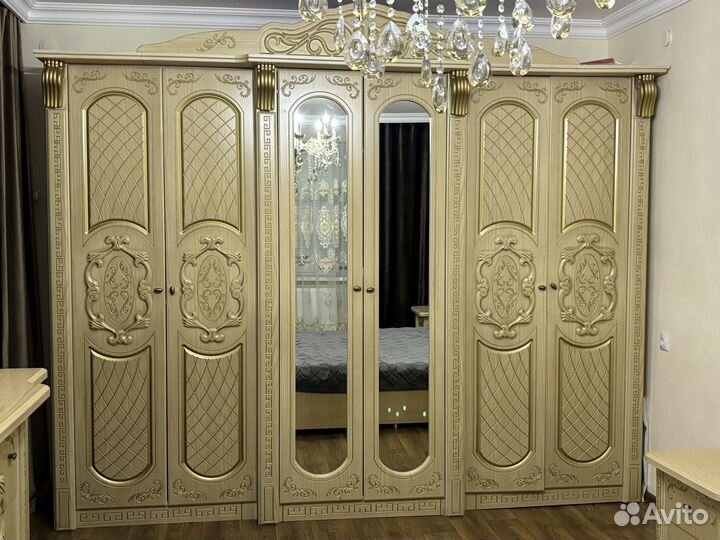 Спальный гарнитур