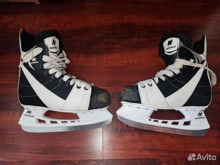 Коньки хоккейные