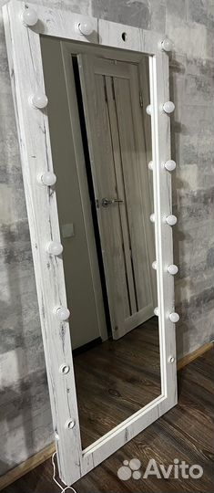 Зеркало с подсветкой в полный рост