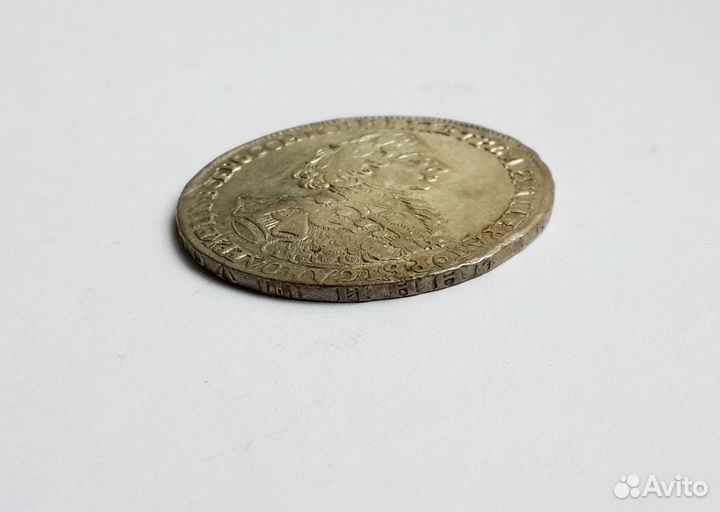 Полтина 1723 года. Пётр 1 в горностаевой мантии