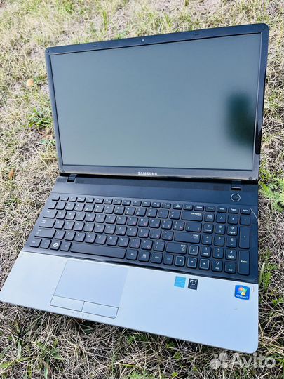 Ноутбук Samsung np300e5a в отл состоянии