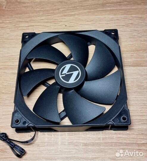 Вентилятор с корпуса Lian li Lancool III новый