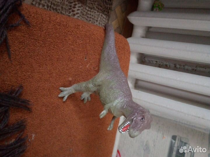 Игрушка тираннозавр