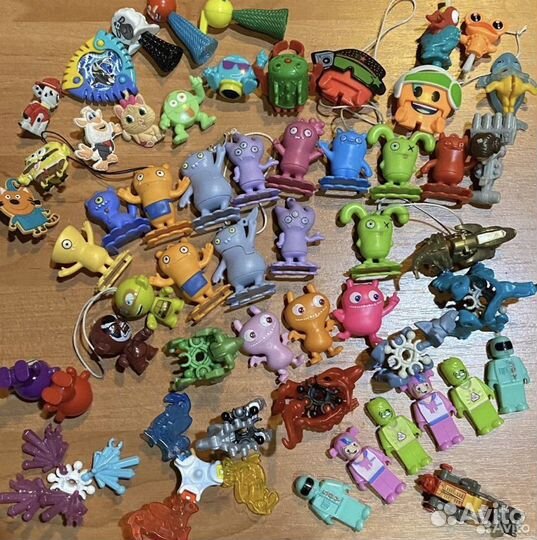 Игрушки из киндера коробкой