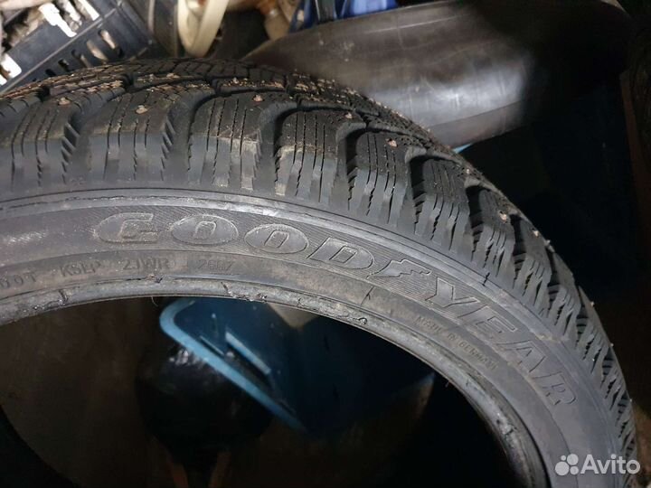 Goodyear Cargo Ultra Grip 275/40 R20