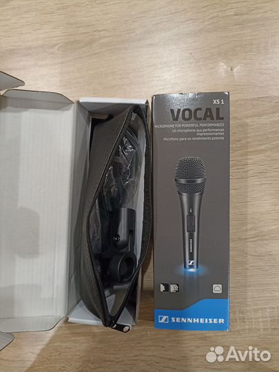 Продам вокальный микрофон Sennheiser XS1