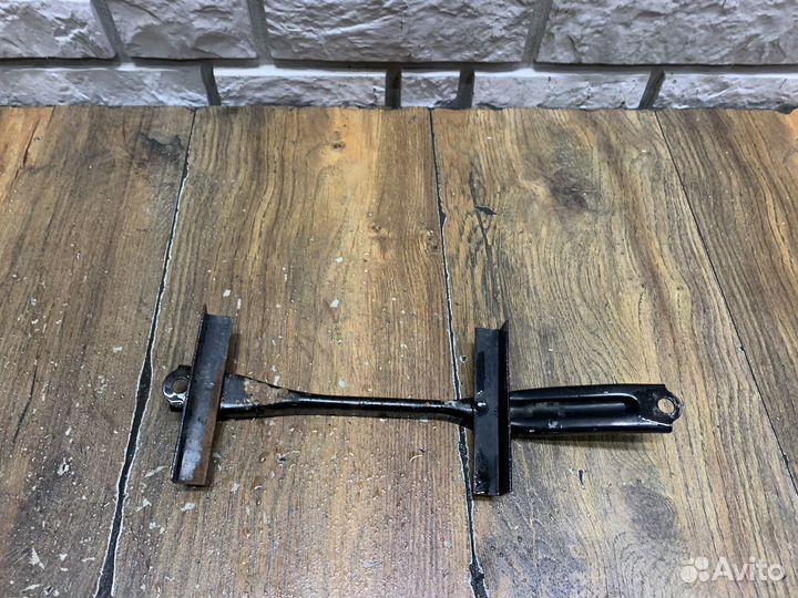 Toyota Camry V40 Крепление акб